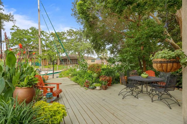 5 Harbor Lane, Kemah, TX 77565