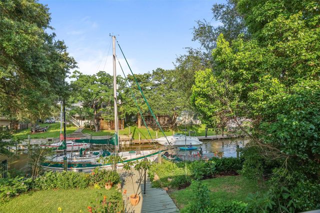 5 Harbor Lane, Kemah, TX 77565