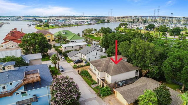 5 Harbor Lane, Kemah, TX 77565