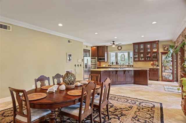 5 Harbor Lane, Kemah, TX 77565