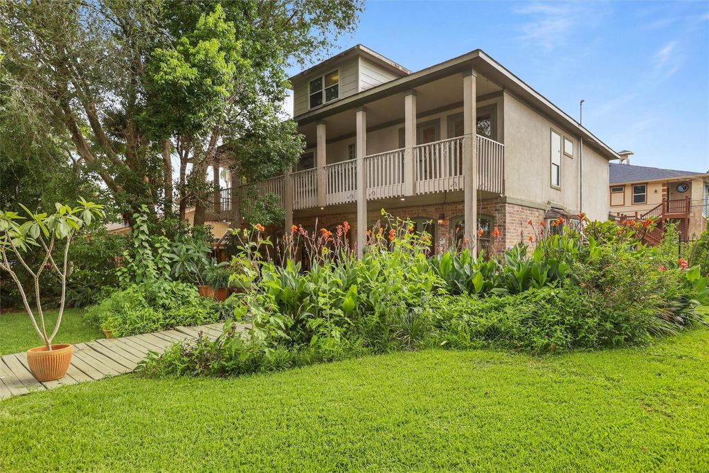 5 Harbor Lane, Kemah, TX 77565