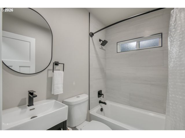 3585 Se OLSEN St, Milwaukie, OR 97222