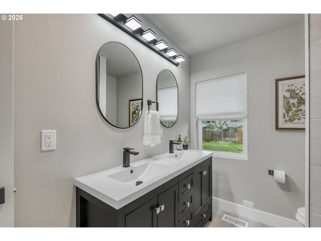 3585 Se OLSEN St, Milwaukie, OR 97222