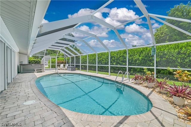 8719 Crest LN, Fort Myers, FL 33907