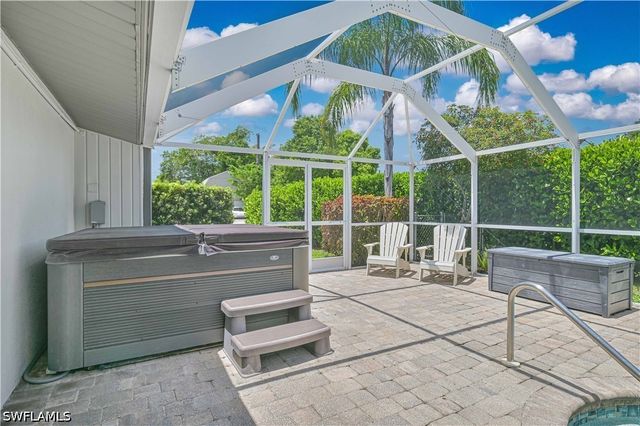 8719 Crest LN, Fort Myers, FL 33907