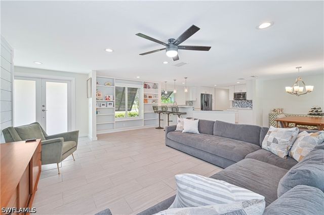 8719 Crest LN, Fort Myers, FL 33907
