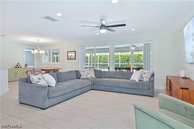 8719 Crest LN, Fort Myers, FL 33907