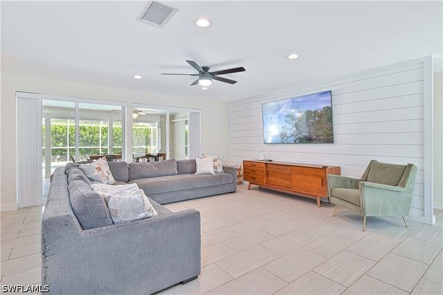 8719 Crest LN, Fort Myers, FL 33907