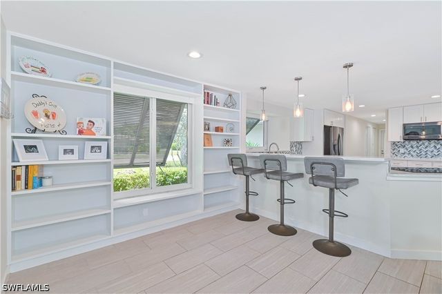 8719 Crest LN, Fort Myers, FL 33907
