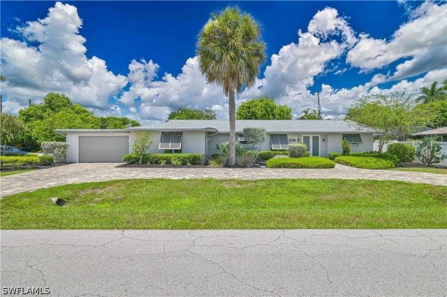 8719 Crest LN, Fort Myers, FL 33907
