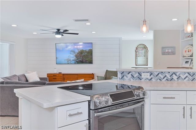 8719 Crest LN, Fort Myers, FL 33907