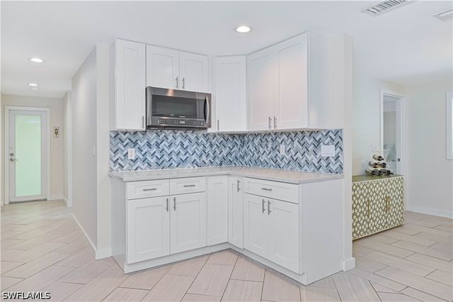 8719 Crest LN, Fort Myers, FL 33907