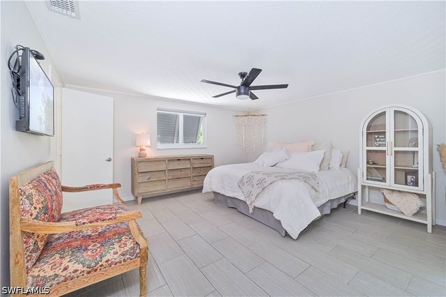 8719 Crest LN, Fort Myers, FL 33907