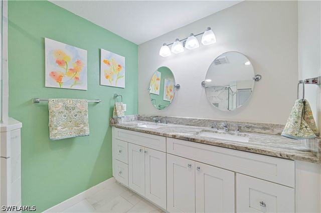 8719 Crest LN, Fort Myers, FL 33907