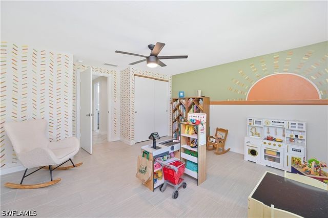 8719 Crest LN, Fort Myers, FL 33907