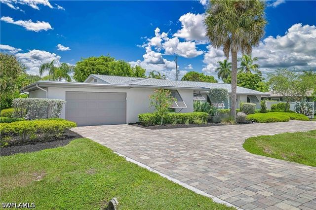 8719 Crest LN, Fort Myers, FL 33907