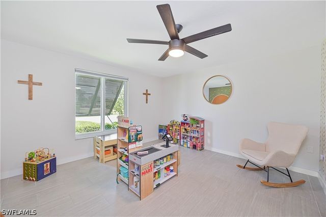 8719 Crest LN, Fort Myers, FL 33907