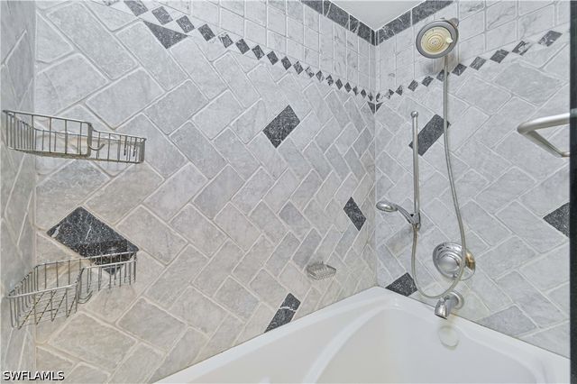 8719 Crest LN, Fort Myers, FL 33907