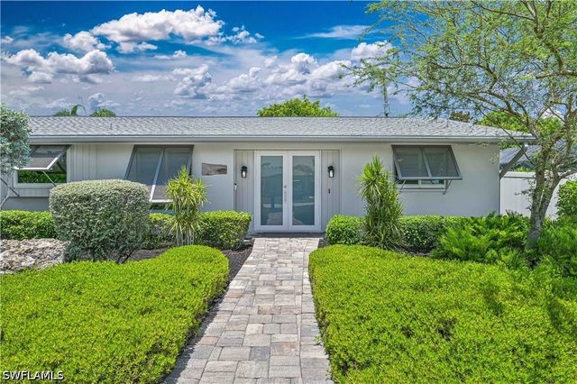 8719 Crest LN, Fort Myers, FL 33907