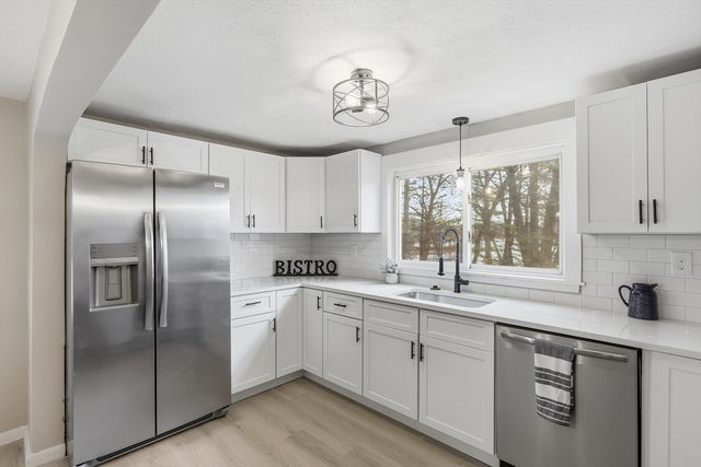 23 Sterling St, Chicopee, MA 01020