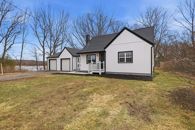 23 Sterling St, Chicopee, MA 01020