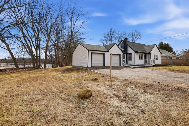 23 Sterling St, Chicopee, MA 01020