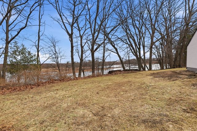 23 Sterling St, Chicopee, MA 01020