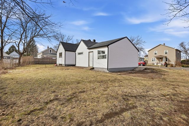 23 Sterling St, Chicopee, MA 01020