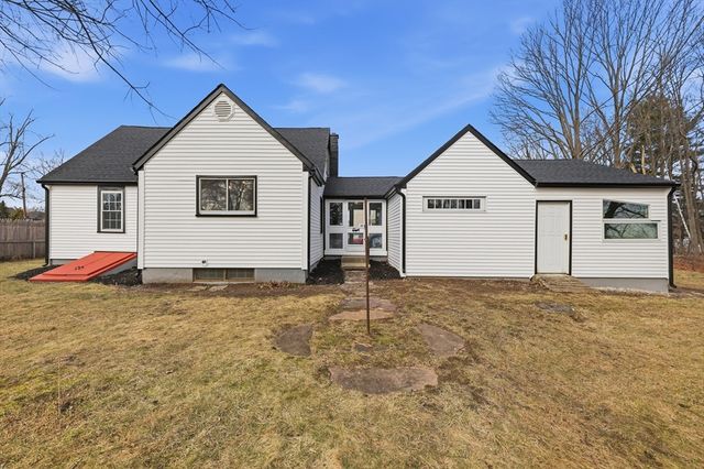 23 Sterling St, Chicopee, MA 01020