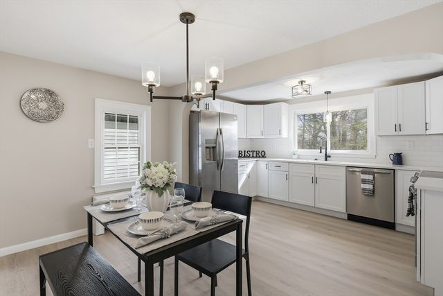 23 Sterling St, Chicopee, MA 01020