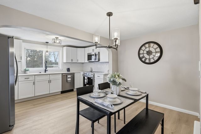 23 Sterling St, Chicopee, MA 01020