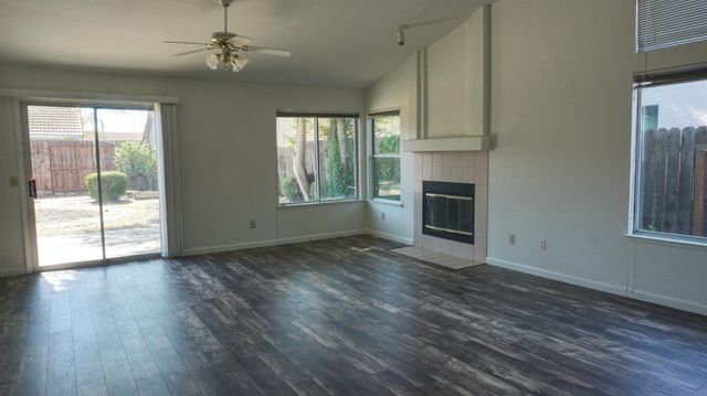 9 Graywood Ct, Sacramento, CA 95823