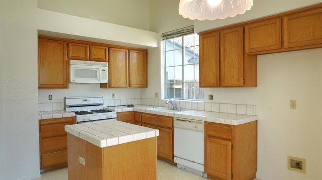 9 Graywood Ct, Sacramento, CA 95823