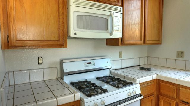 9 Graywood Ct, Sacramento, CA 95823