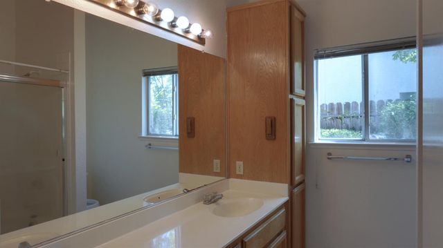 9 Graywood Ct, Sacramento, CA 95823