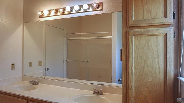 9 Graywood Ct, Sacramento, CA 95823