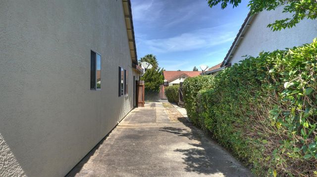 9 Graywood Ct, Sacramento, CA 95823