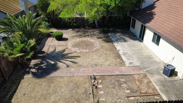 9 Graywood Ct, Sacramento, CA 95823