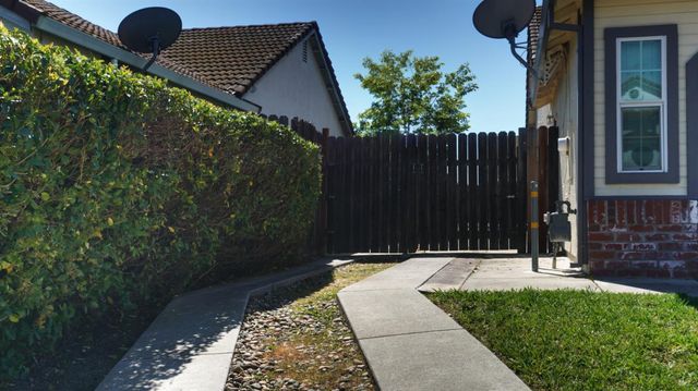 9 Graywood Ct, Sacramento, CA 95823