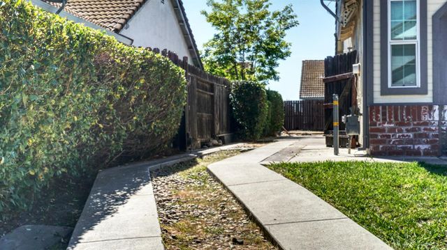 9 Graywood Ct, Sacramento, CA 95823