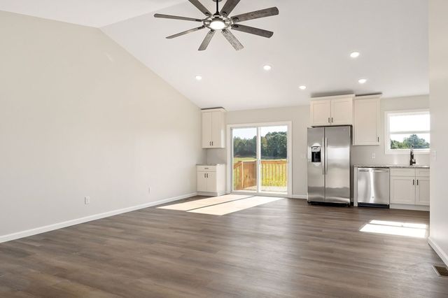 14305 Old Kentucky Rd, Walling, TN 38587