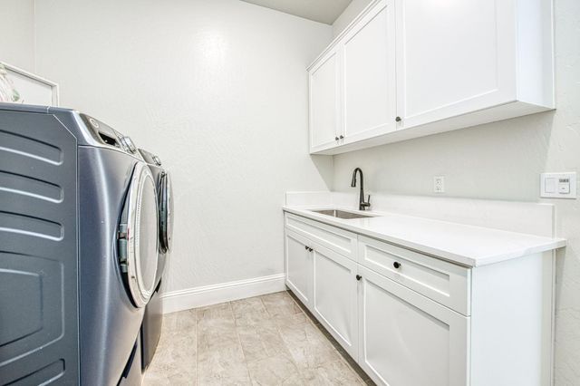 2468 E Kynzlee Avenue, Fresno, CA 93730