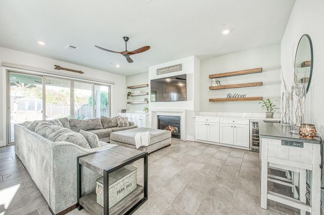 2468 E Kynzlee Avenue, Fresno, CA 93730