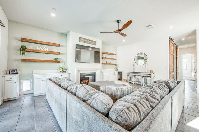 2468 E Kynzlee Avenue, Fresno, CA 93730