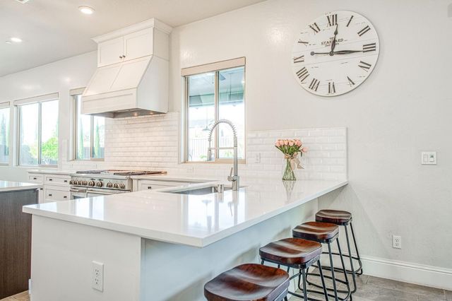 2468 E Kynzlee Avenue, Fresno, CA 93730