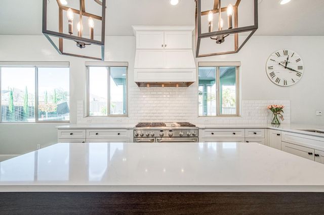 2468 E Kynzlee Avenue, Fresno, CA 93730