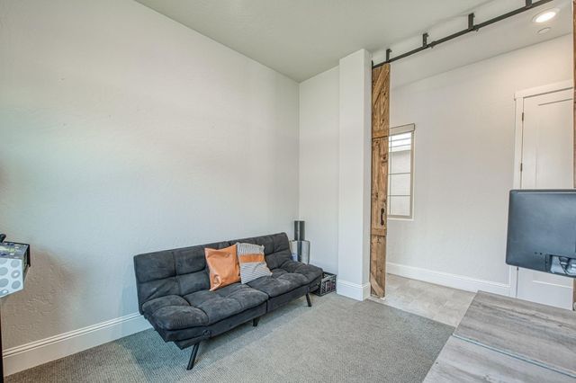 2468 E Kynzlee Avenue, Fresno, CA 93730