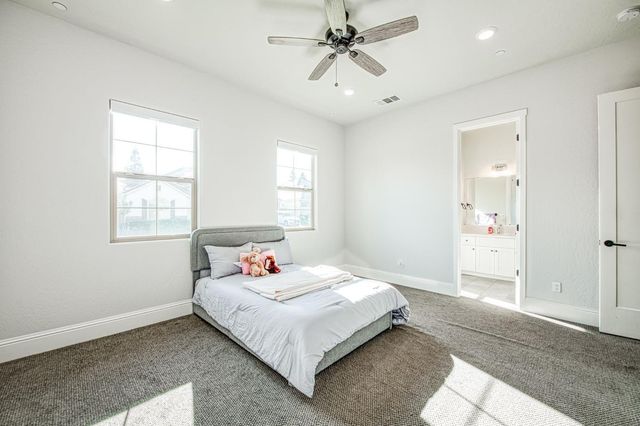 2468 E Kynzlee Avenue, Fresno, CA 93730