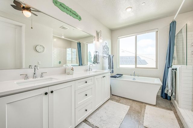 2468 E Kynzlee Avenue, Fresno, CA 93730