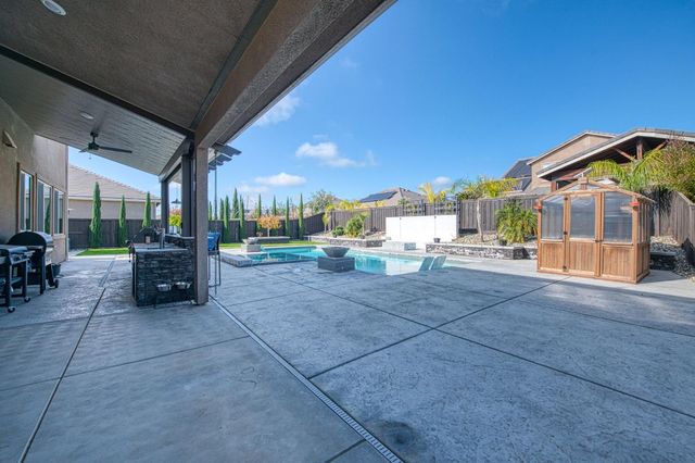 2468 E Kynzlee Avenue, Fresno, CA 93730